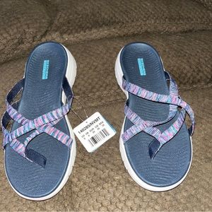 New Skechers flip flop blue sandals size 9